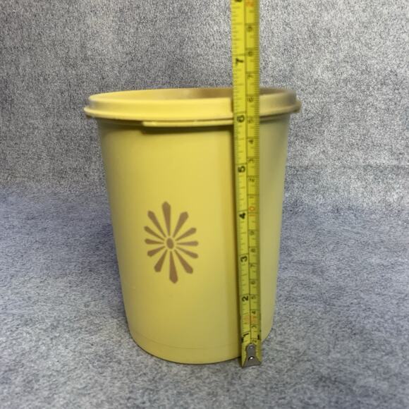 Goldenrod Yellow Tupperware Canister Container 6.25 High 5 Diameter Vintage USA - Picture 9 of 10